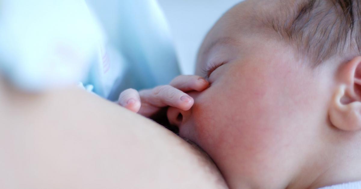 faut il sevrer un bebe allaite pour son sommeil