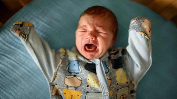 little newborn boy in his crib the baby is crying 9TPCSCR